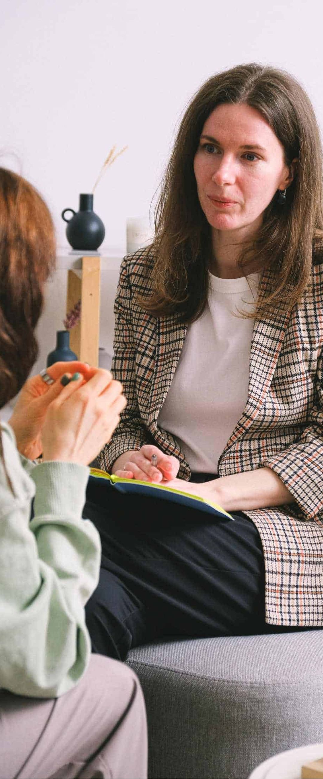 Therapist discussing with patient about red light therapy in Chattanooga, TN.