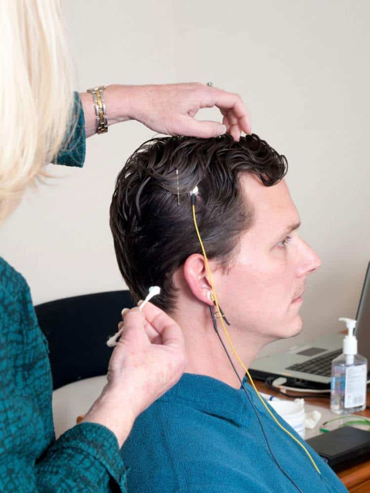 Professional getting the patient ready for biofeedback therapy in Chattanooga, TN.
